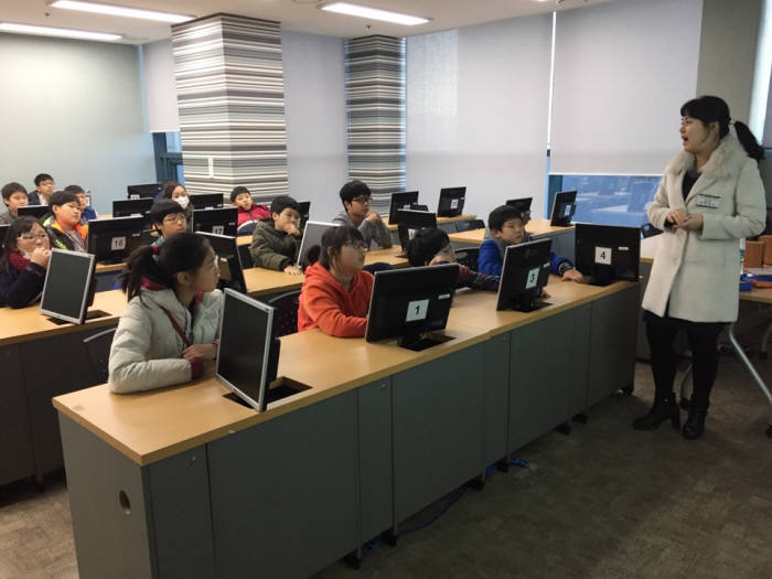 교육용 프로그래밍언어 엔트리 수업 시간이 진행됐다.