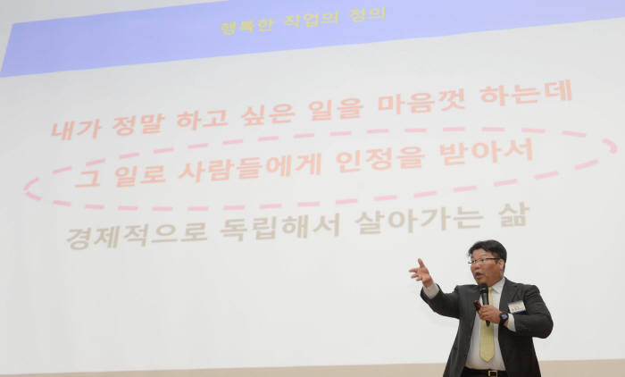 추현진 와이즈멘토 이사가 학생과 학부모 대상으로 강연했다.