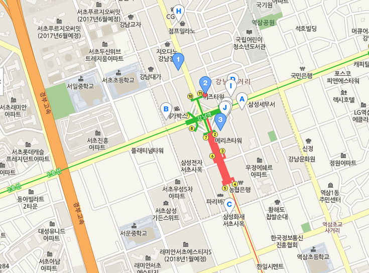 강남역에 안과 전문 병원들이 몰리면서 눈종합검진의 메카 거리로 부상하고 있다.