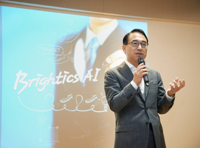 홍원표 삼성SDS 사장이 AI기반 분석플랫폼 미디어 설명회에서 인사말을 하고 있다.