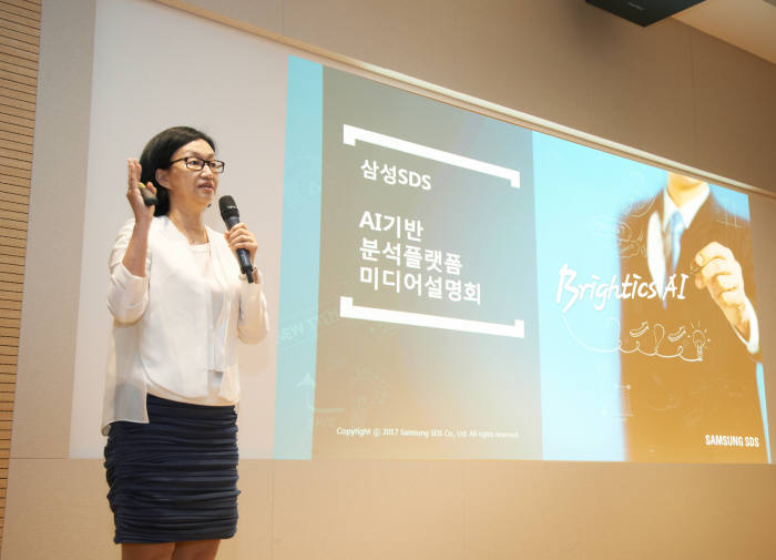 윤심 전무(연구소장)가 브라이틱스 AI를 설명하고 있다.