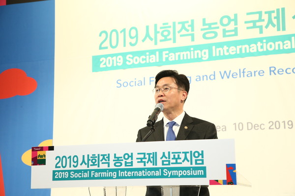 사진제공 : 농림축산식품부, 이재욱 차관이 10일 임페리얼팰리스 호텔에서 열린 '2019 사회적 농업 국제심포지엄'에 참석해 축사를 하고 있다