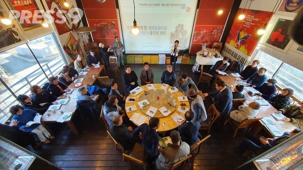모산아트센터 4층 아트홀에서 열린 고모리 지역 발전 행사 (사진제공=홍승표 화백)
