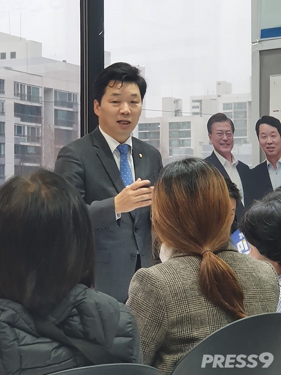 향후 방향성에 대해 설명하고 있는 김병관의원