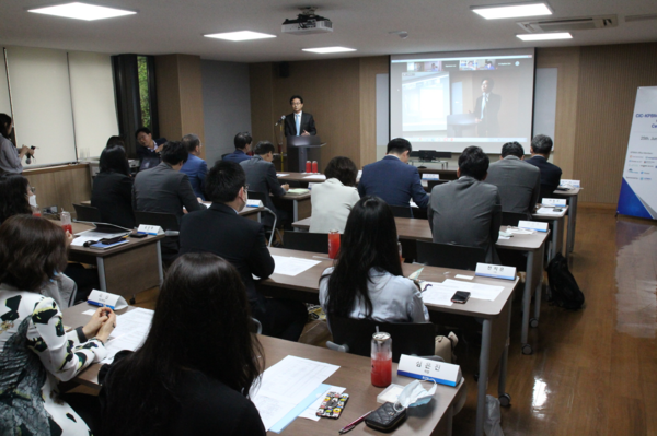 25일 서울 서초구 제약회관에서 열린 캠브리지 이노베이션센터(CIC) 입주 기념식에서 원희목 한국제약바이오협회장이 인사말을 하고 있다.