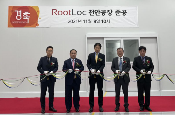 (사진) 좌측부터 엘앤케이바이오메드 기성욱 부회장, 박근주 대표이사, 루트락 박종진 대표이사, 공주현대병원 권순행 원장, 루트락 유대선 생산본부장