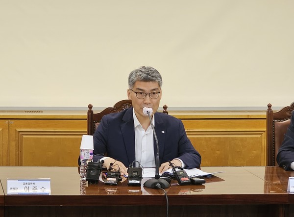 이준수 금융감독원 부원장이 17일 서울 중구 은행회관에서 열린 17개 국내은행장 간담회에서 인삿말을 하고 있다.