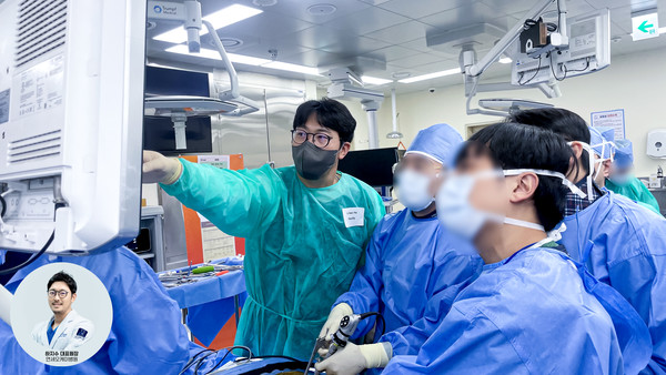 하지수 대표원장이 '최소침습 척추 수술 교육 코스(Meet the Masters of Minimally Invasive Spine Surgery)'에서 양방향 내시경 척추 수술법 등을 전수하고 있다.  사진/연세오케이병원