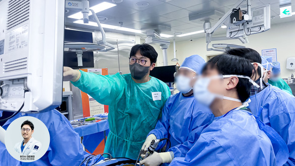 하지수 대표원장이 '최소침습 척추 수술 교육 코스(Meet the Masters of Minimally Invasive Spine Surgery)'에서 양방향 내시경 척추 수술법 등을 전수하고 있다. 사진/연세오케이병원