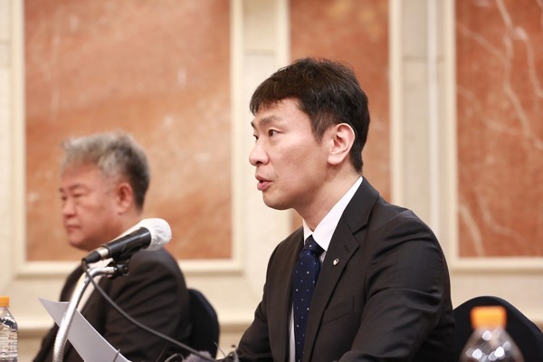 이복현 금융감독원장이 28일 서울 여의도 켄싱턴호텔에서 열린 연구기관장과의 간담회에서 인사말을 하고 있다.