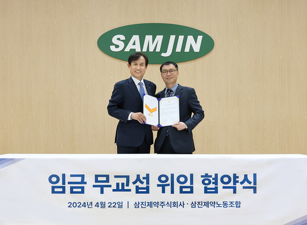 삼진제약 대표이사 최용주(좌), 이기태 노조위원장. 사진/삼진제약