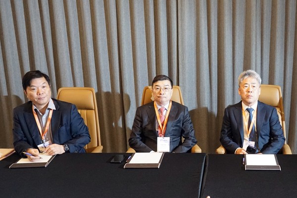 (왼쪽부터)HLB 한용해 CTO, 항서제약 프랭크 장 부사장, 엘레바 정세호 대표