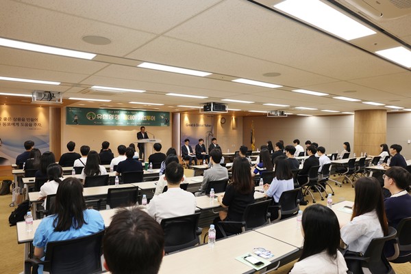 참석자들이 기념촬영을 하고 있다. 사진/유한양행