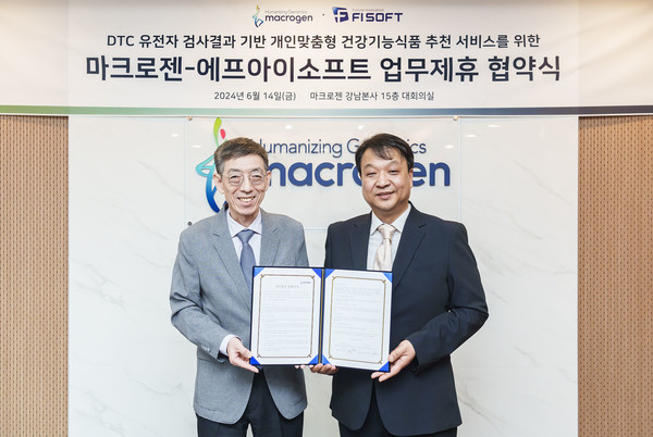김창훈 마크로젠 대표(왼쪽)와 김성수 에프아이소프트 대표가 업무협약 체결 후 기념사진을 찍고 있다. 사진/마크로젠