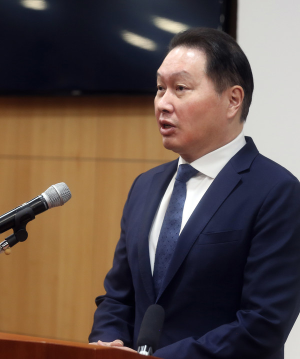 최태원 SK그룹 회장이 17일 SK서린빌딩에서 최근 재판 현안과 관련해 입장을 밝히고 있다. 사진/SK그룹