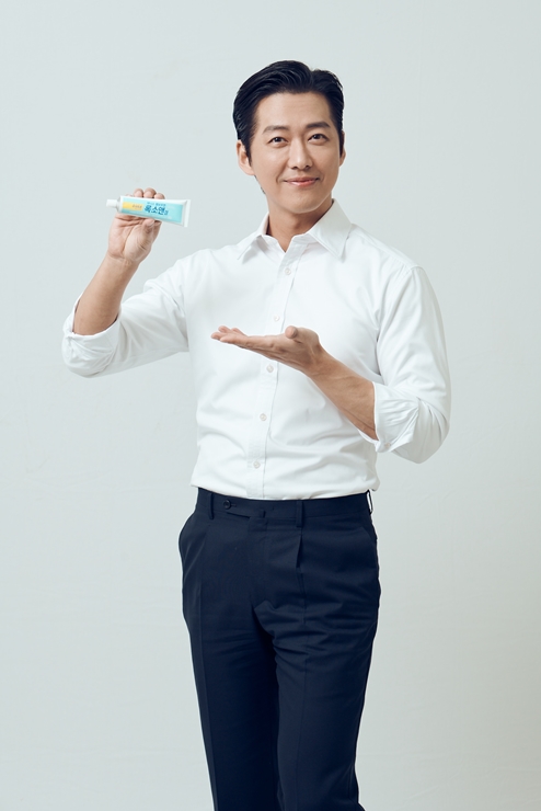 동성제약이 배우 남궁민과 3년 연속 전속모델 계약을 맺었다. 사진/동성제약