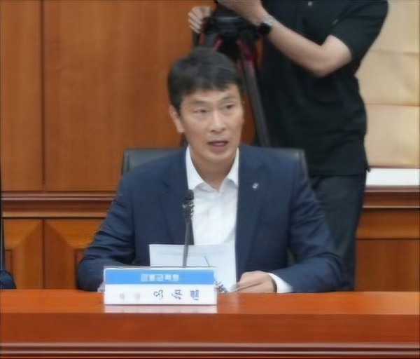 이복현 금융감독원장이 8일 자산운용사 CEO 간담회에서 모두발언하고 있다.