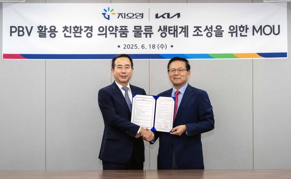 (왼쪽부터)기아 국내사업본부장 정원정 부사장, 지오영 유광렬 사장. 사진/기아