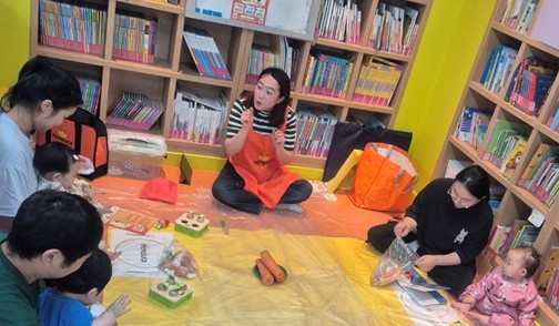파파덕 소속 교사가 웅진북클럽에서 수업을 진행하고 있다. 사진/HLB글로벌