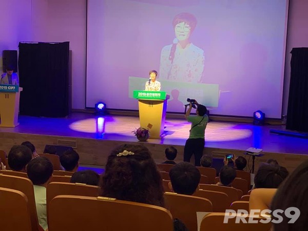 2019년 6회 춘천영화제 개막을 선언하는 김혜선 조직위원장 (사진=춘천영화제)