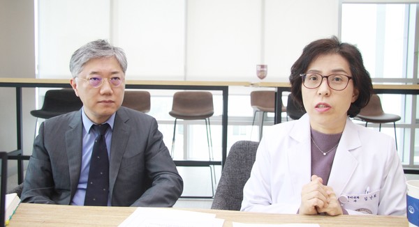 조재형 교수(좌), 김난희 교수(우)가 인터뷰에서  적극적인 중재로 생활습관을 교정할 수 있는 높은 수준의 당뇨병 교육이 필요하다고 강조했다. 사진/제약바이오기자단