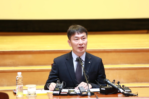 이복현 금감원장이 5일 서울 영등포구 금융감독원에서 열린 '2024년 업무계획' 기자간담회에서 발언하고 있다.