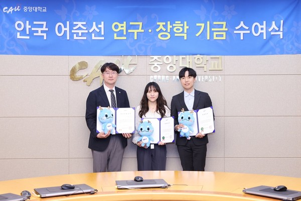 (왼쪽부터)의학부 이상엽 교수, 의학과 서다빈, 김승환. 사진/안국약품