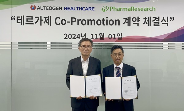 알테오젠 헬스케어 이재상 대표와 파마리서치 강기석 대표. 사진/알테오젠