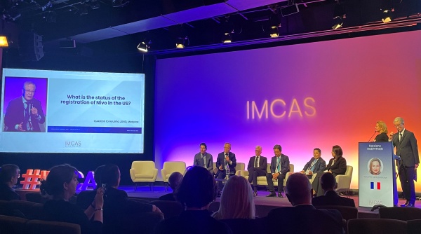 메디톡스 정현호 대표가 지난 달 31일(현지 시간) 국제미용성형학회(IMCAS World Congress 2025)에서 열린 토론 세션에서 발표를 하고 있다. 사진/메디톡스