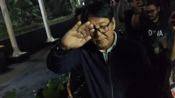 해리 정 본부장이 조사를 받고 귀가하는 모습. 사진/트리뷴뉴스(Tribunnews)
